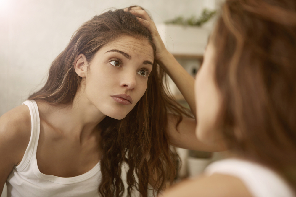 急に髪が細くなった！20代女性で生え際やつむじはげが気になる時の対策 女性の薄毛を改善しよう！